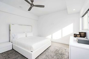 Villa Haven by Rove 4BR Waterfront W/pool & Gym