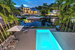 Villa Haven by Rove 4BR Waterfront W/pool & Gym