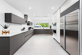 Villa Haven by Rove 4BR Waterfront W/pool & Gym