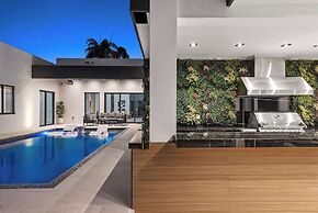 Villa Grace by Rove Travel Home W/pool & Jacuzzi