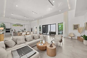 Villa Grace by Rove Travel Home W/pool & Jacuzzi