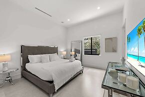 Villa Grace by Rove Travel Home W/pool & Jacuzzi