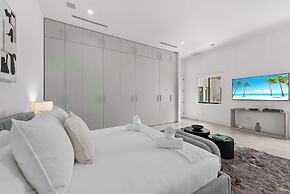 Villa Grace by Rove Travel Home W/pool & Jacuzzi