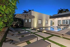 Villa Grace by Rove Travel Home W/pool & Jacuzzi