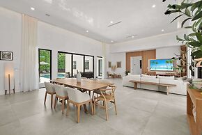 Villa Grace by Rove Travel Home W/pool & Jacuzzi