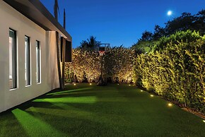 Villa Grace by Rove Travel Home W/pool & Jacuzzi