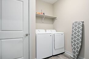 Spacious Whitestown Getaway