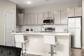 Spacious Whitestown Getaway