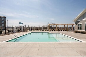 Spacious Whitestown Getaway