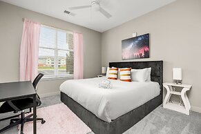 Spacious Whitestown Getaway