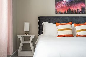 Spacious Whitestown Getaway
