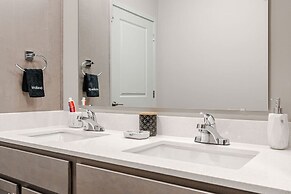 Spacious Whitestown Getaway