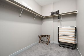 Spacious Whitestown Getaway