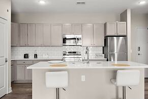 Spacious Whitestown Getaway