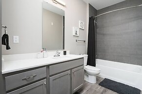 Spacious Whitestown Getaway