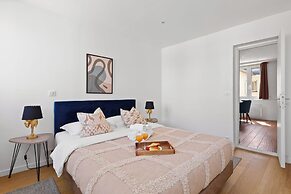 Charming 2BR Retreat by République