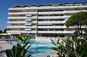 Pool View Studio 240m From the sea