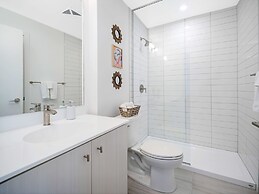 Modern High-rise 24th Floor Condo w Private Patio