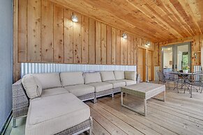 Private Beach & Hot Tub: Eastsound Waterfront Gem