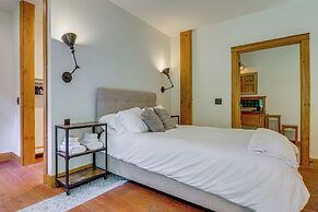 Private Beach & Hot Tub: Eastsound Waterfront Gem