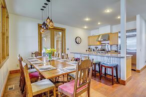 Private Beach & Hot Tub: Eastsound Waterfront Gem