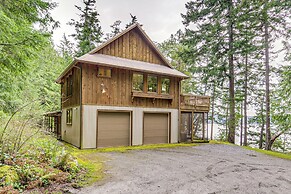 Private Beach & Hot Tub: Eastsound Waterfront Gem
