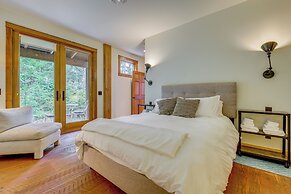 Private Beach & Hot Tub: Eastsound Waterfront Gem