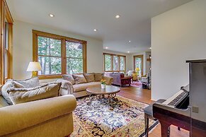 Private Beach & Hot Tub: Eastsound Waterfront Gem