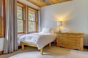 Private Beach & Hot Tub: Eastsound Waterfront Gem
