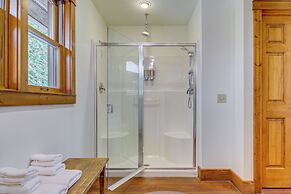 Private Beach & Hot Tub: Eastsound Waterfront Gem