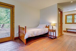 Private Beach & Hot Tub: Eastsound Waterfront Gem