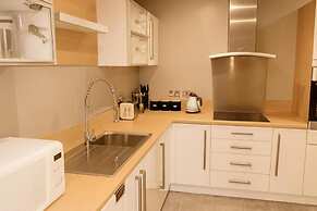 Sleeps 4 - Parking - Wifi