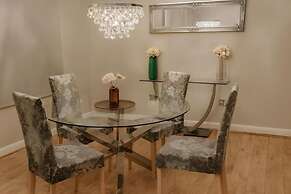 Sleeps 4 - Parking - Wifi