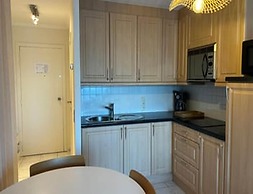 Stunning Seaview Apartment With Balcony