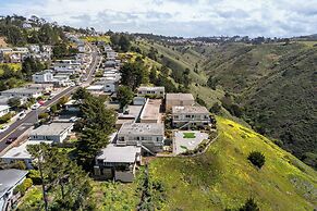 Oceanview 2BR 1Bath Balcony Sunset Views