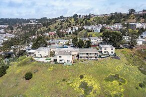 Oceanview 2BR 1Bath Balcony Sunset Views