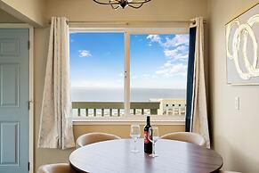 Oceanview 2BR 1Bath Balcony Sunset Views