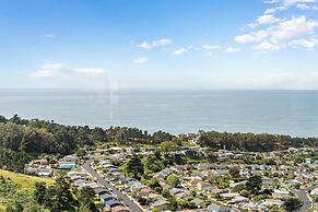 Oceanview 2BR 1Bath Balcony Sunset Views
