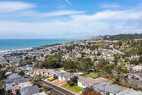 Oceanview 2BR 1Bath Balcony Sunset Views