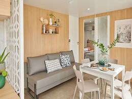Charming Caravan With Terrace for 6