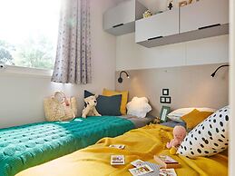 Charming Caravan With Terrace for 6