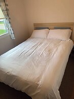Cabin Sleeps 4 With Wifi