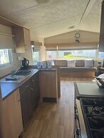 Cabin Sleeps 4 With Wifi