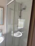 Cabin Sleeps 4 With Wifi