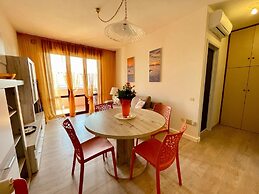 Cozy Flat 370m From the Beach