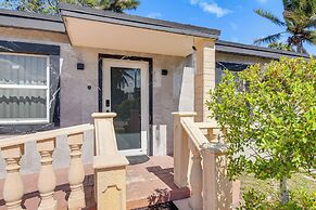 4 Mi to Hard Rock Stadium & Lakes! Elegant Home