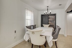 4 Mi to Hard Rock Stadium & Lakes! Elegant Home