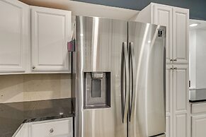 4 Mi to Hard Rock Stadium & Lakes! Elegant Home