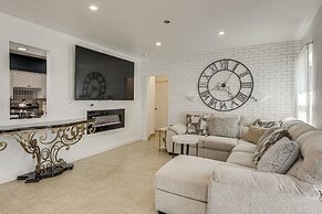 4 Mi to Hard Rock Stadium & Lakes! Elegant Home