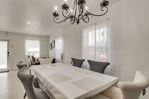4 Mi to Hard Rock Stadium & Lakes! Elegant Home